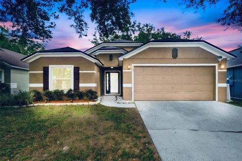 House in Orange City, Florida 4 bedrooms, 166.02 sq.m. № 2216870 - photo 4