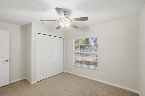 House in Orange City, Florida 4 bedrooms, 166.02 sq.m. № 2216870 - photo 12