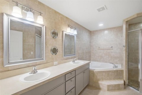 House in Orange City, Florida 4 bedrooms, 166.02 sq.m. № 2216870 - photo 21