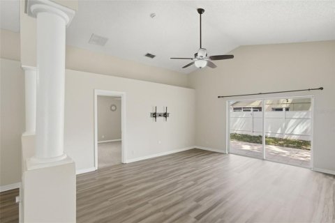 House in Orange City, Florida 4 bedrooms, 166.02 sq.m. № 2216870 - photo 11
