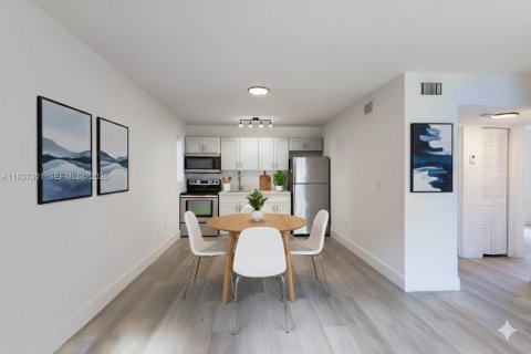 Casa en alquiler en Miami, Florida, 2 dormitorios, 486.71 m2 № 1994882 - foto 5