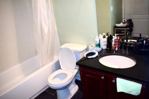 Condo in Orlando, Florida, 4 bedrooms  № 1906214 - photo 11
