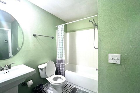 Condo in Orlando, Florida, 4 bedrooms  № 1906214 - photo 13