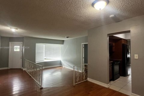 Casa en alquiler en Lauderdale Lakes, Florida, 6 dormitorios, 171.22 m2 № 2058688 - foto 6