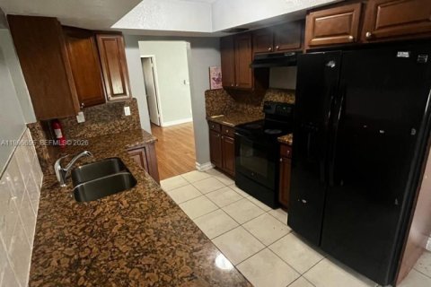 Casa en alquiler en Lauderdale Lakes, Florida, 6 dormitorios, 171.22 m2 № 2058688 - foto 14