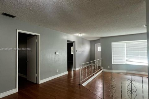 Casa en alquiler en Lauderdale Lakes, Florida, 6 dormitorios, 171.22 m2 № 2058688 - foto 5