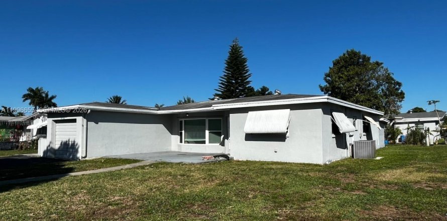 Casa en Lauderdale Lakes, Florida 6 dormitorios, 171.22 m2 № 2058688