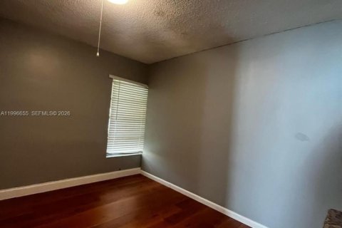 Casa en alquiler en Lauderdale Lakes, Florida, 6 dormitorios, 171.22 m2 № 2058688 - foto 13