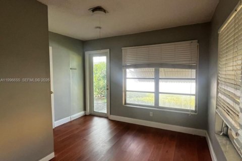 Casa en alquiler en Lauderdale Lakes, Florida, 6 dormitorios, 171.22 m2 № 2058688 - foto 12