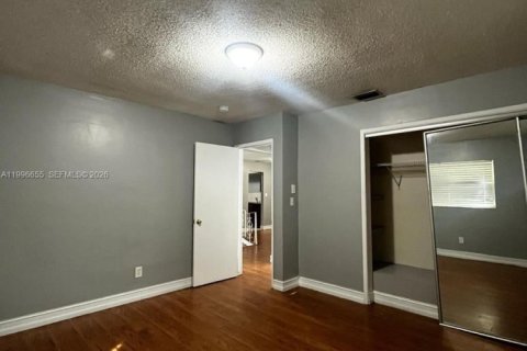 Casa en alquiler en Lauderdale Lakes, Florida, 6 dormitorios, 171.22 m2 № 2058688 - foto 9