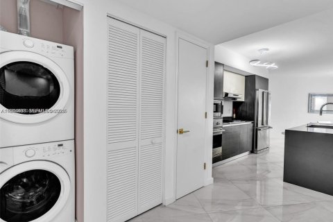 Copropriété à vendre à Bay Harbor Islands, Floride: 2 chambres, 106.09 m2 № 2001607 - photo 2