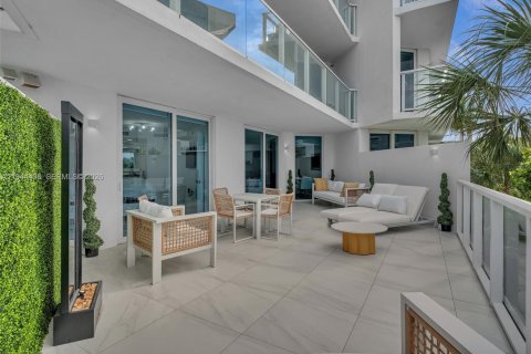 Copropriété à vendre à Bay Harbor Islands, Floride: 2 chambres, 106.09 m2 № 2001607 - photo 19