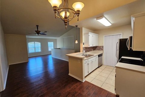 Condo in Orlando, Florida, 3 bedrooms № 2224850 - photo 17