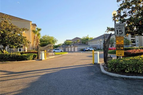 Condo in Orlando, Florida, 3 bedrooms № 2224850 - photo 2