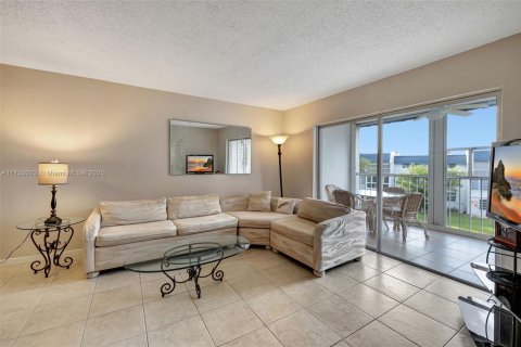 Copropriété à louer à Margate, Floride: 2 chambres, 86.4 m2 № 1860029 - photo 3