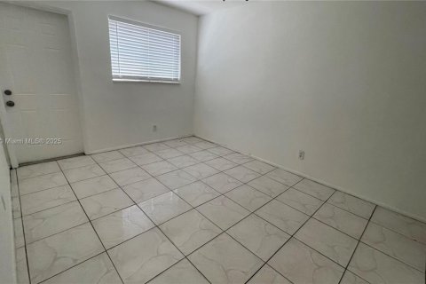 Villa ou maison à louer à Lauderhill, Floride: 2 chambres, 222.87 m2 № 1755653 - photo 9