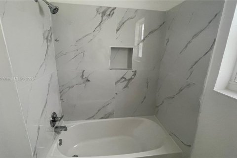 Casa en alquiler en Lauderhill, Florida, 2 dormitorios, 222.87 m2 № 1755653 - foto 12