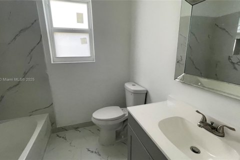 Villa ou maison à louer à Lauderhill, Floride: 2 chambres, 222.87 m2 № 1755653 - photo 6