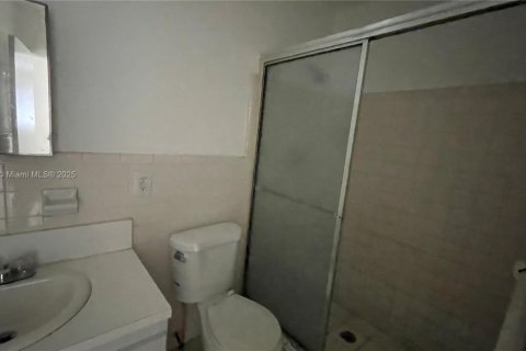 House in Lauderhill, Florida 2 bedrooms, 222.87 sq.m. № 1755653 - photo 16