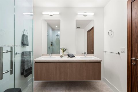 Condo in Coral Gables, Florida, 2 bedrooms  № 1994713 - photo 20