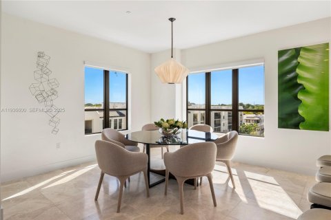 Condo in Coral Gables, Florida, 2 bedrooms  № 1994713 - photo 11