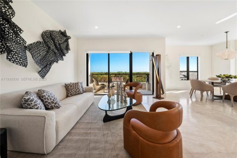 Condo in Coral Gables, Florida, 2 bedrooms  № 1994713 - photo 4