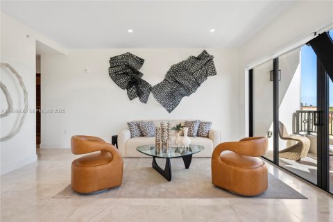 Condo in Coral Gables, Florida, 2 bedrooms  № 1994713 - photo 5