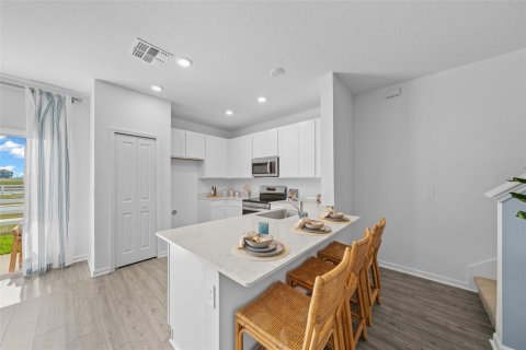 Townhouse in Ocala, Florida 3 bedrooms, 158.58 sq.m. № 1853637 - photo 2