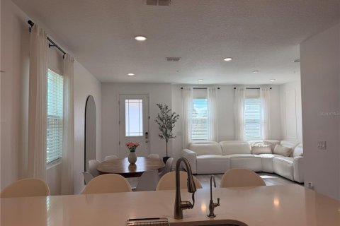 Touwnhouse à louer à Orlando, Floride: 4 chambres, 155.89 m2 № 2437158 - photo 7