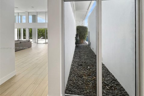 Villa ou maison à louer à Weston, Floride: 4 chambres, 314.85 m2 № 2089478 - photo 5