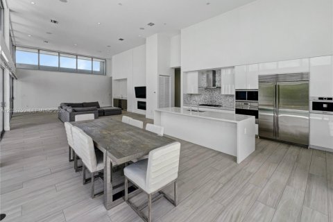 Villa ou maison à louer à Weston, Floride: 4 chambres, 314.85 m2 № 2089478 - photo 11