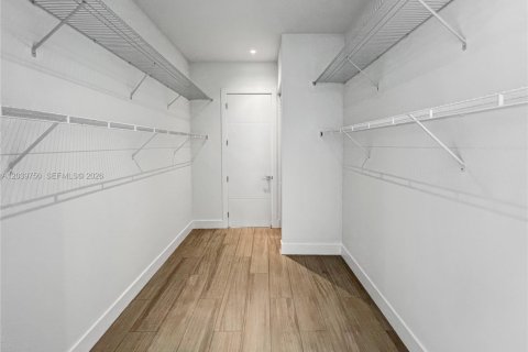 Villa ou maison à louer à Weston, Floride: 4 chambres, 314.85 m2 № 2089478 - photo 19