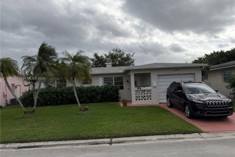 House in Margate, Florida 2 bedrooms, 130.06 sq.m. № 1994993 - photo 4