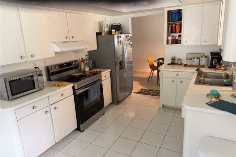 House in Margate, Florida 2 bedrooms, 130.06 sq.m. № 1994993 - photo 19