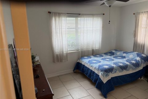 House in Margate, Florida 2 bedrooms, 130.06 sq.m. № 1994993 - photo 11