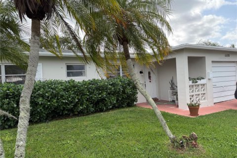 House in Margate, Florida 2 bedrooms, 130.06 sq.m. № 1994993 - photo 2