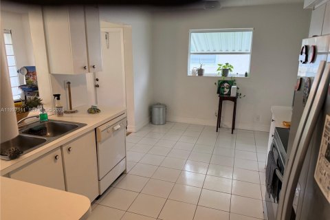 House in Margate, Florida 2 bedrooms, 130.06 sq.m. № 1994993 - photo 18