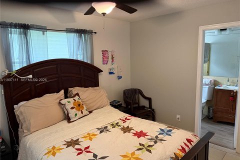 House in Margate, Florida 2 bedrooms, 130.06 sq.m. № 1994993 - photo 8