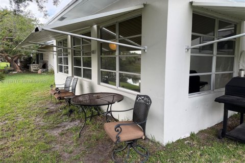 House in Margate, Florida 2 bedrooms, 130.06 sq.m. № 1994993 - photo 26