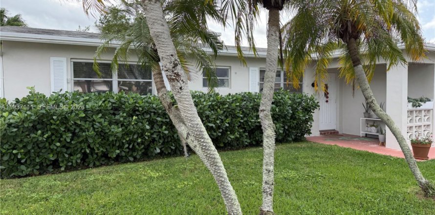 House in Margate, Florida 2 bedrooms, 130.06 sq.m. № 1994993