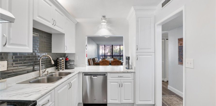Condominio en Coral Springs, Florida, 2 dormitorios  № 2250397