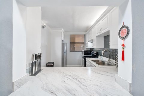 Condominio en venta en Coral Springs, Florida, 2 dormitorios, 99.22 m2 № 2250397 - foto 2