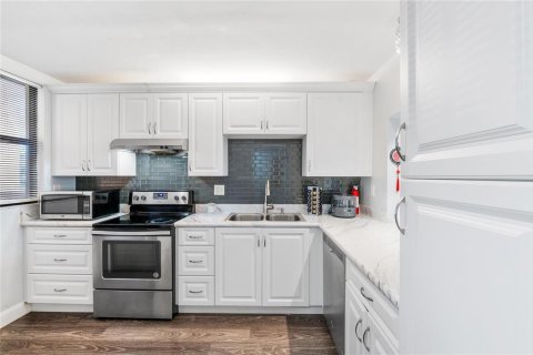 Condominio en venta en Coral Springs, Florida, 2 dormitorios, 99.22 m2 № 2250397 - foto 3