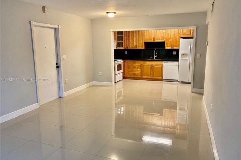 Copropriété à louer à Miami, Floride: 1 chambre, 79.34 m2 № 1946462 - photo 1