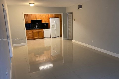 Copropriété à louer à Miami, Floride: 1 chambre, 79.34 m2 № 1946462 - photo 3