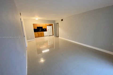 Copropriété à louer à Miami, Floride: 1 chambre, 79.34 m2 № 1946462 - photo 2