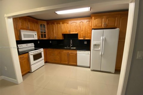 Copropriété à louer à Miami, Floride: 1 chambre, 79.34 m2 № 1946462 - photo 5