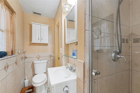 House in Pinellas Park, Florida 4 bedrooms, 217.21 sq.m. № 2114571 - photo 23