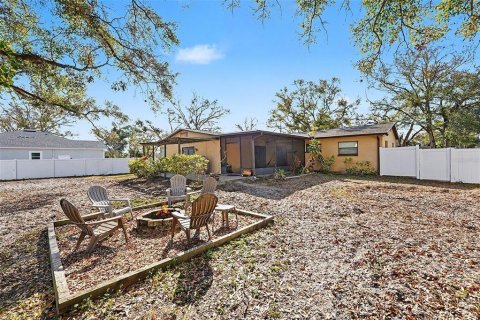 House in Pinellas Park, Florida 4 bedrooms, 217.21 sq.m. № 2114571 - photo 30