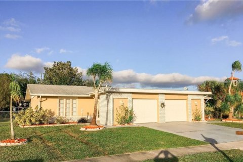 Immobilier commercial à vendre à North Port, Floride: 4 chambres, 208.47 m2 № 1778121 - photo 2